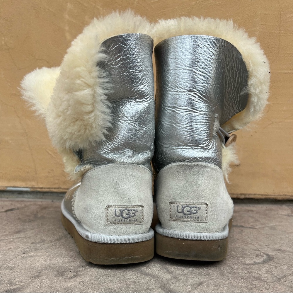 Ugg Bailey Button Classic Short Silver Metallic B… - image 4